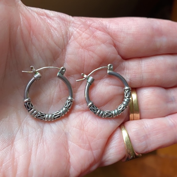 Silver hoop earrings  3/4” long - Picture 1 of 4